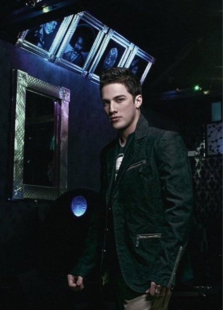 Michael Trevino Fotoğrafı