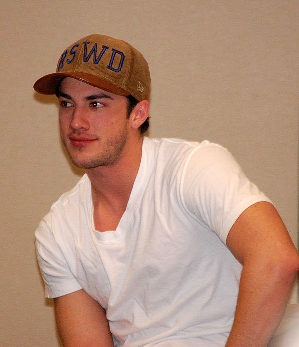 Michael Trevino Fotoğrafı