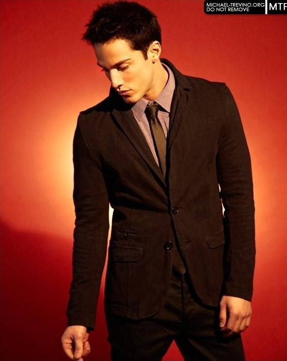 Michael Trevino Fotoğrafı
