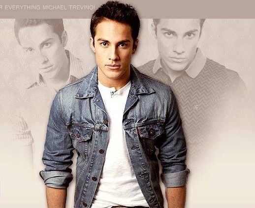 Michael Trevino Fotoğrafı