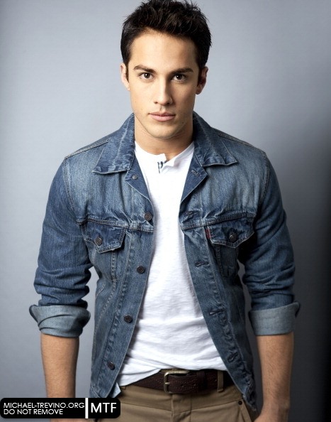 Michael Trevino Fotoğrafı