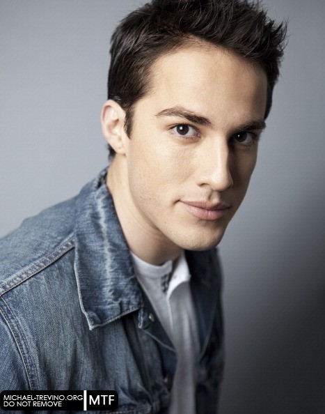 Michael Trevino Fotoğrafı