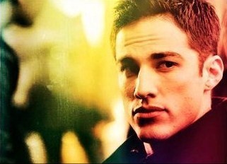 Michael Trevino Fotoğrafı