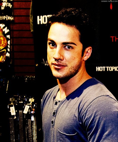 Michael Trevino Fotoğrafı