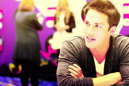 Michael Trevino Fotoğrafı