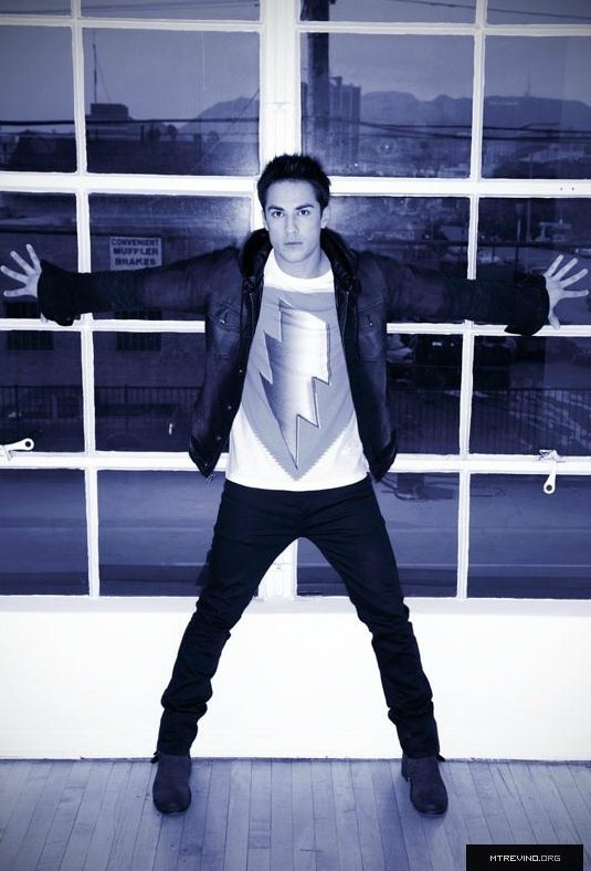 Michael Trevino Fotoğrafı