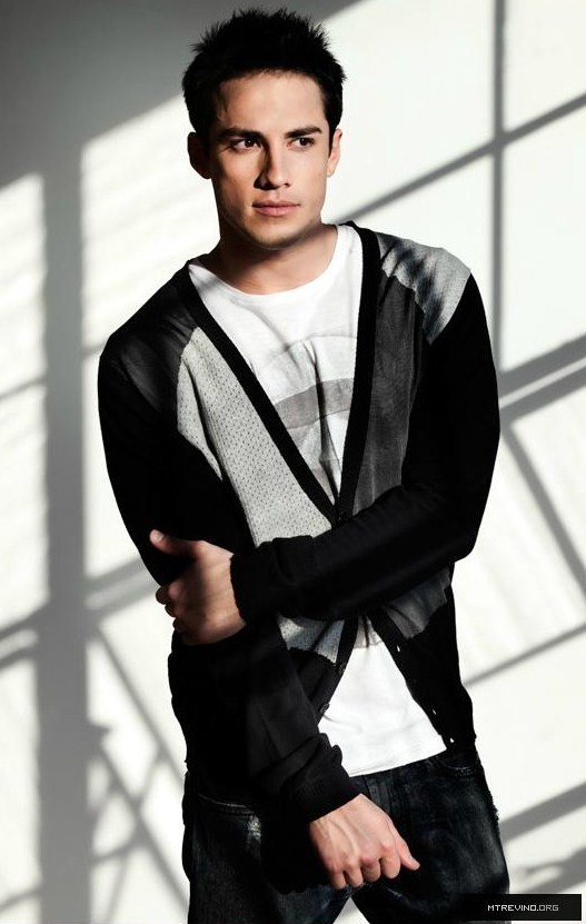 Michael Trevino Fotoğrafı