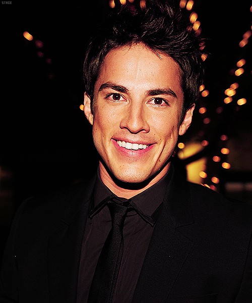 Michael Trevino Fotoğrafı