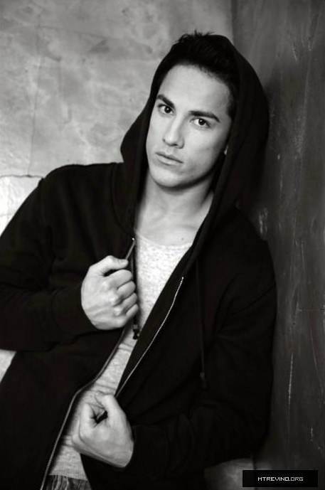 Michael Trevino Fotoğrafı