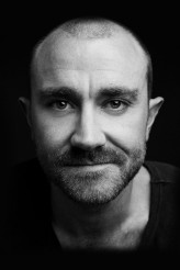 Josh  McConville fotoğrafı