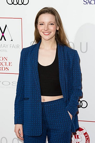 Morfydd Clark fotoğrafı