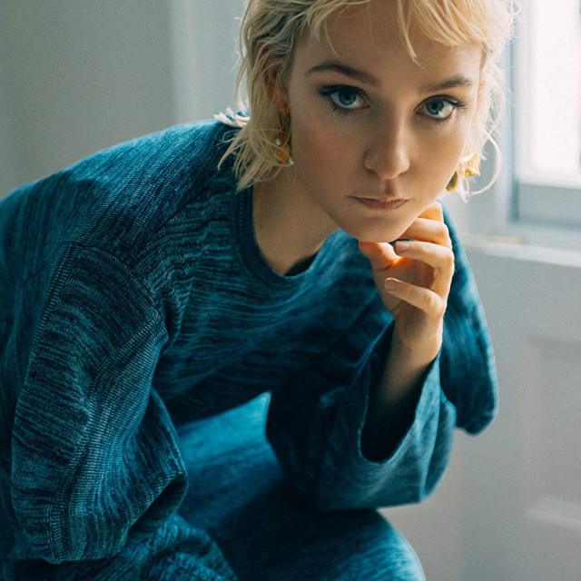 Olivia Vinall fotoğrafı