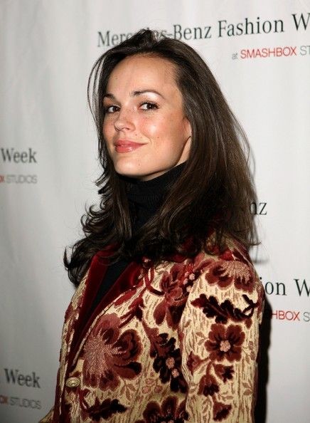 Erin Cahill fotoğrafı