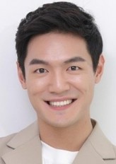 Kim Yong-Min (i) fotoğrafı