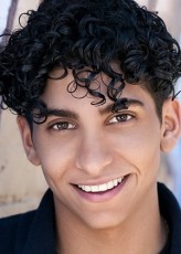 Angel Bismark Curiel fotoğrafı