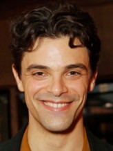 Jacob Fortune-Lloyd fotoğrafı