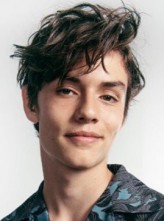 Louis Partridge fotoğrafı