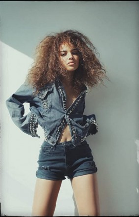 Leslie Grace Fotoğrafı