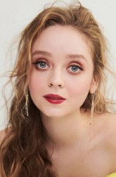 Madeleine Arthur fotoğrafı