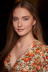 Nicole Volossetski fotoğrafı