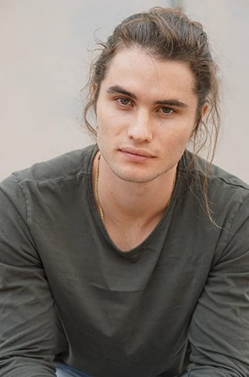 Chase Stokes fotoğrafı