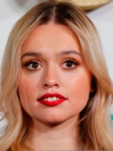 Aimee Lou Wood fotoğrafı