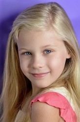 Adeline Kerns fotoğrafı