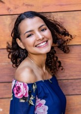 Deja Monique Cruz fotoğrafı