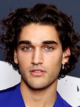 Josh Heuston fotoğrafı