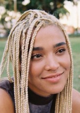  Lucy Barrett fotoğrafı