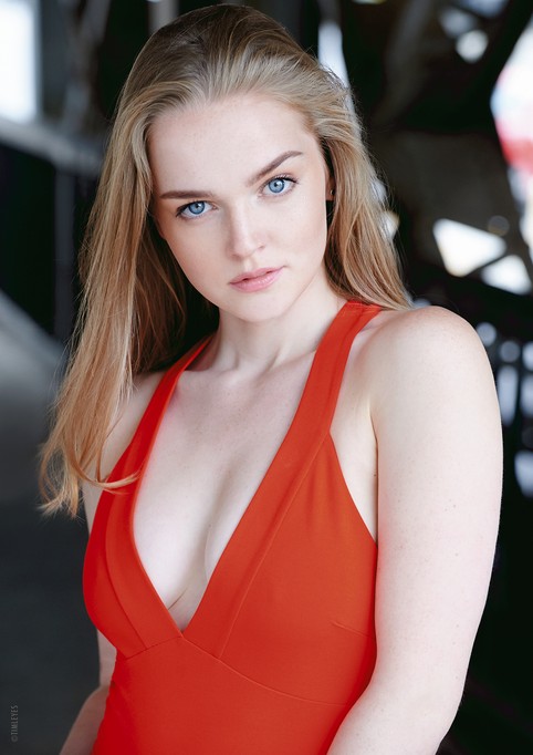 Hallea Jones fotoğrafı