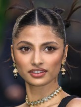 Priya Kansara fotoğrafı