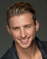 Troy Castaneda fotoğrafı