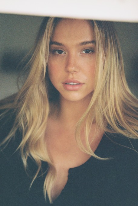 Alexis Ren Fotoğrafı