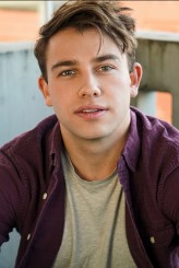 Alexander Jones fotoğrafı