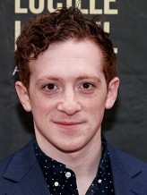 Ethan Slater fotoğrafı