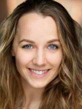 Poppy Jones fotoğrafı