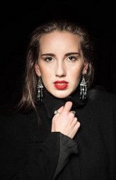 Elea Petit fotoğrafı