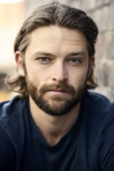 James Sweeny fotoğrafı