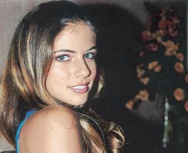 Stephanie Cayo Fotoğrafı