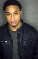 Bryce Jones fotoğrafı