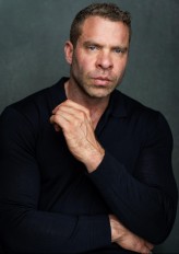 Adam Basil fotoğrafı