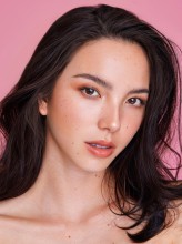 Tia Taveepanichpan fotoğrafı