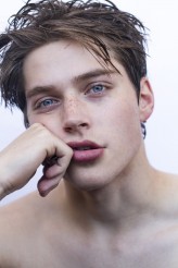 Froy Gutierrez fotoğrafı