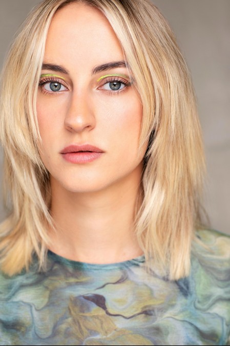 Molly Gibson Fotoğrafı