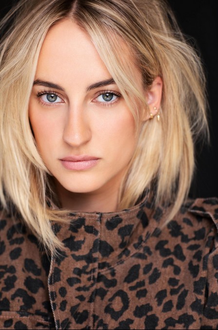 Molly Gibson Fotoğrafı