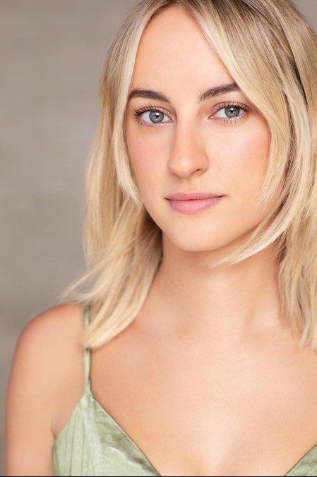 Molly Gibson Fotoğrafı