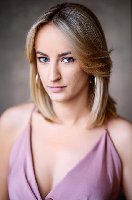 Molly Gibson Fotoğrafı