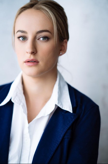 Molly Gibson Fotoğrafı