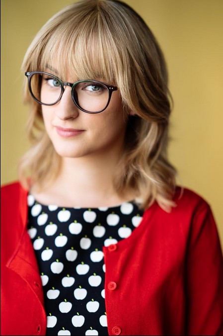 Molly Gibson fotoğrafı